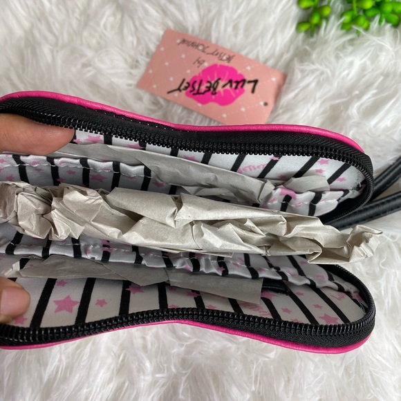 Betsey Johnson Eyes Face Heart Coin Purse Wristlet - Picture 3 of 6